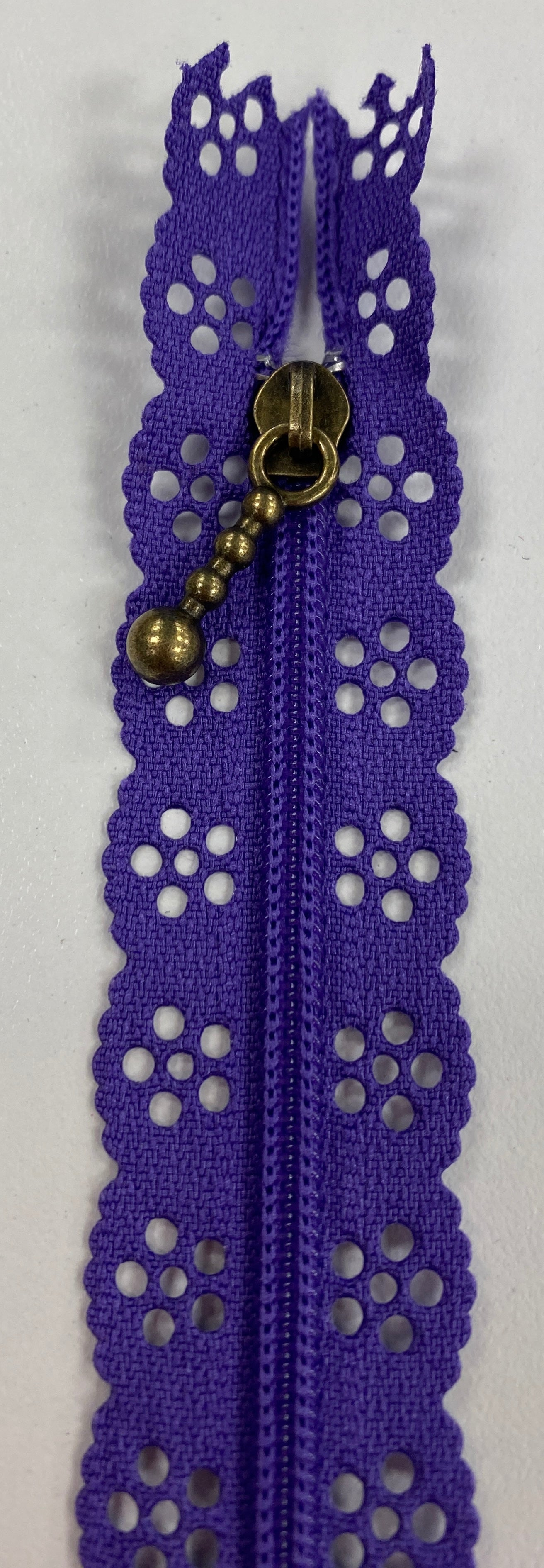 15.5" Lace Zipper