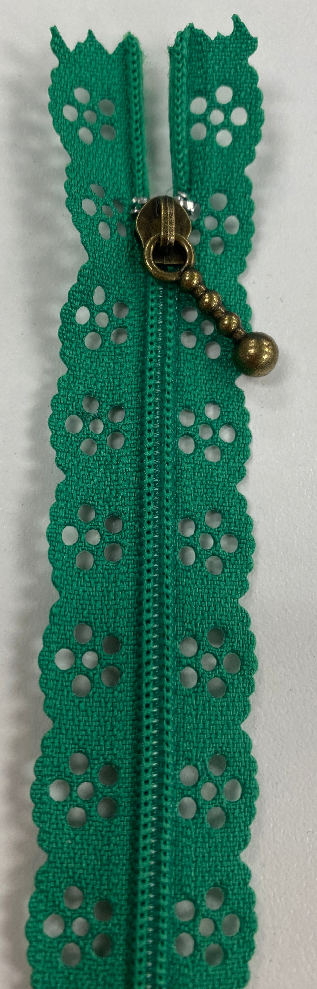 15.5" Lace Zipper