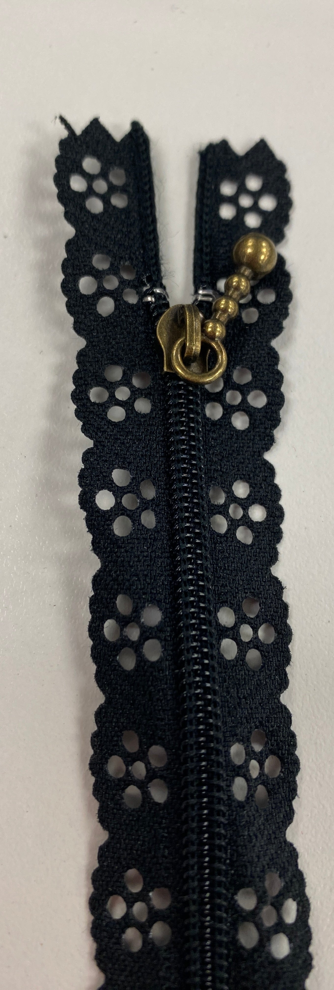 15.5" Lace Zipper