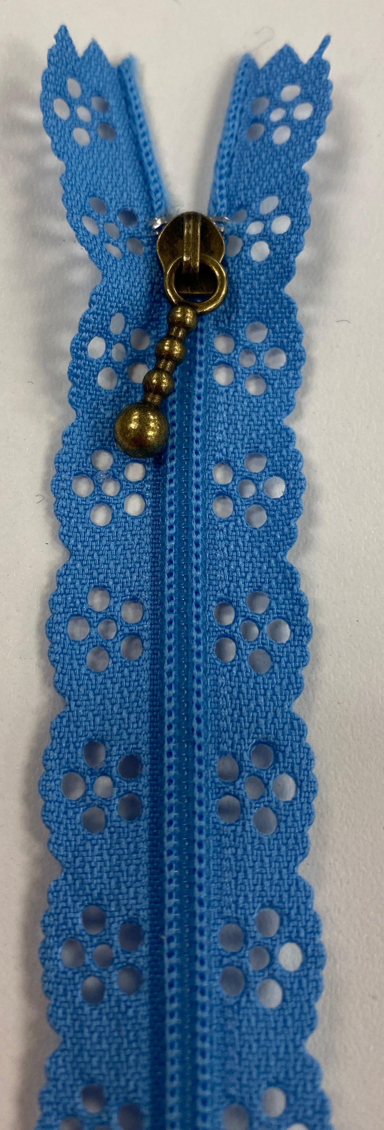 15.5" Lace Zipper