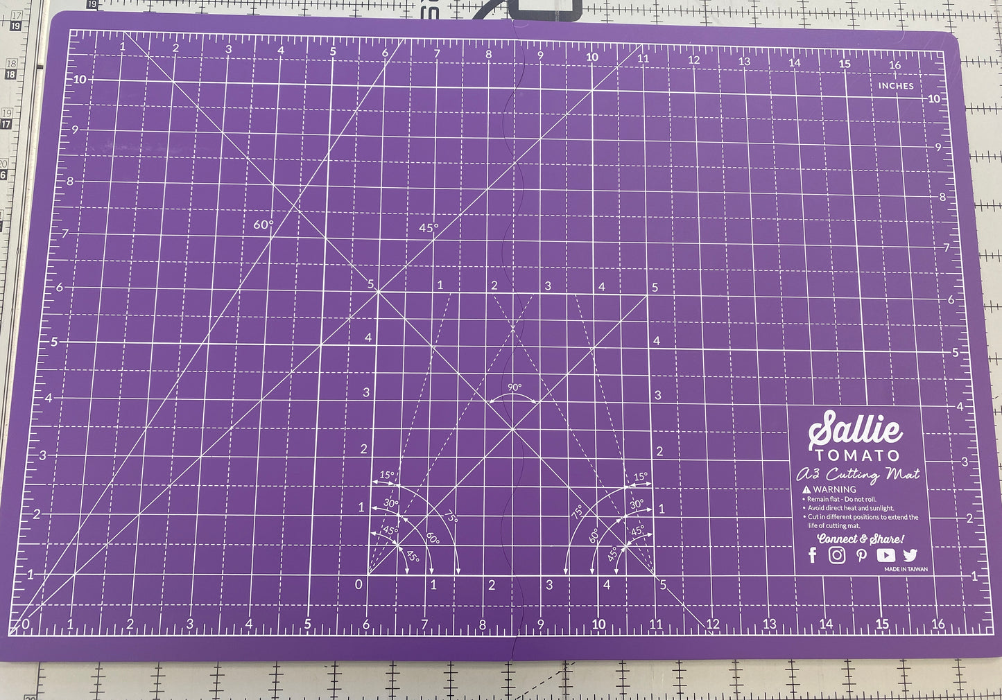 Sallie Tomato Foldable Cutting Mat