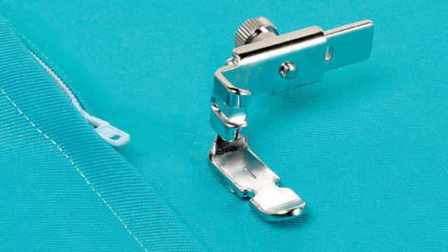 Adjustable Zipper/Piping Foot