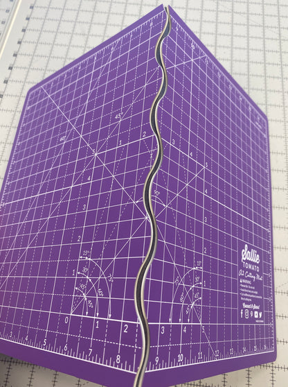 Sallie Tomato Foldable Cutting Mat
